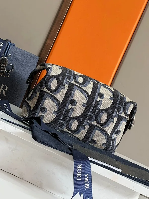 All categories Official website "Brand Women's Bags" Women's Bags 💙 DIOR 2025 new DIOR toiletry bag