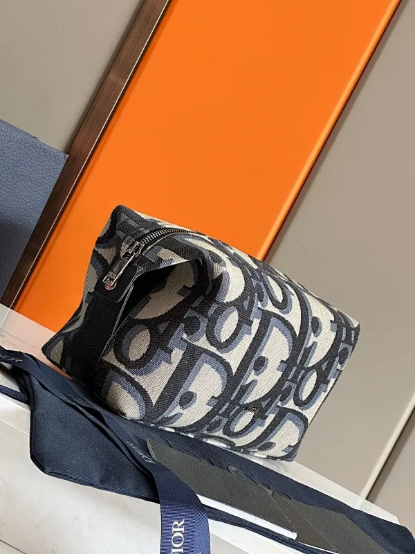 All categories Official website "Brand Women's Bags" Women's Bags 💙 DIOR 2025 new DIOR toiletry bag