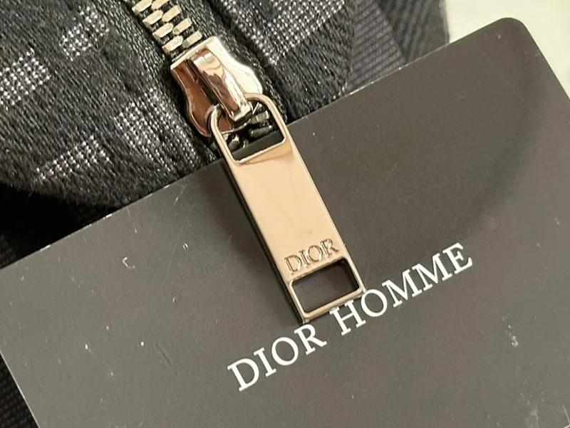 All categories Official website "Brand Women's Bags" Women's Bags 💙 DIOR 2025 new DIOR toiletry bag