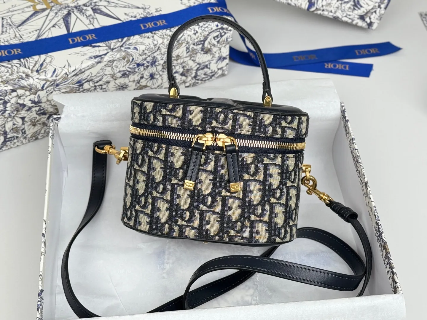 All Categories Official Website "Brand Women's Bags" Women's Bags 💙 DIOR 2025 New DIOR Crossbody Bag