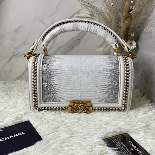 All Categories Official Website "Brand Women's Bags" Women's Bags 💙 DIOR Dior Rare Pearl Fish BOY Handle Pearl Fish Leather Bag The surroundings are purely hand-woven and equipped with retro hardware. The reason why the fully imported sheepskin lining is named "Le Boy" is mainly due to Ms. Coco's Boyish attitude. Director Karl Lagerfeld