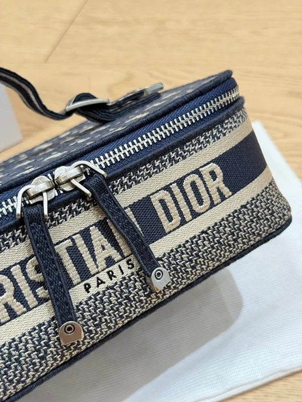 All Categories Official Website "Brand Women's Bags" Women's Bags 💙 DIOR 2025 New DIOR Cosmetic Bag