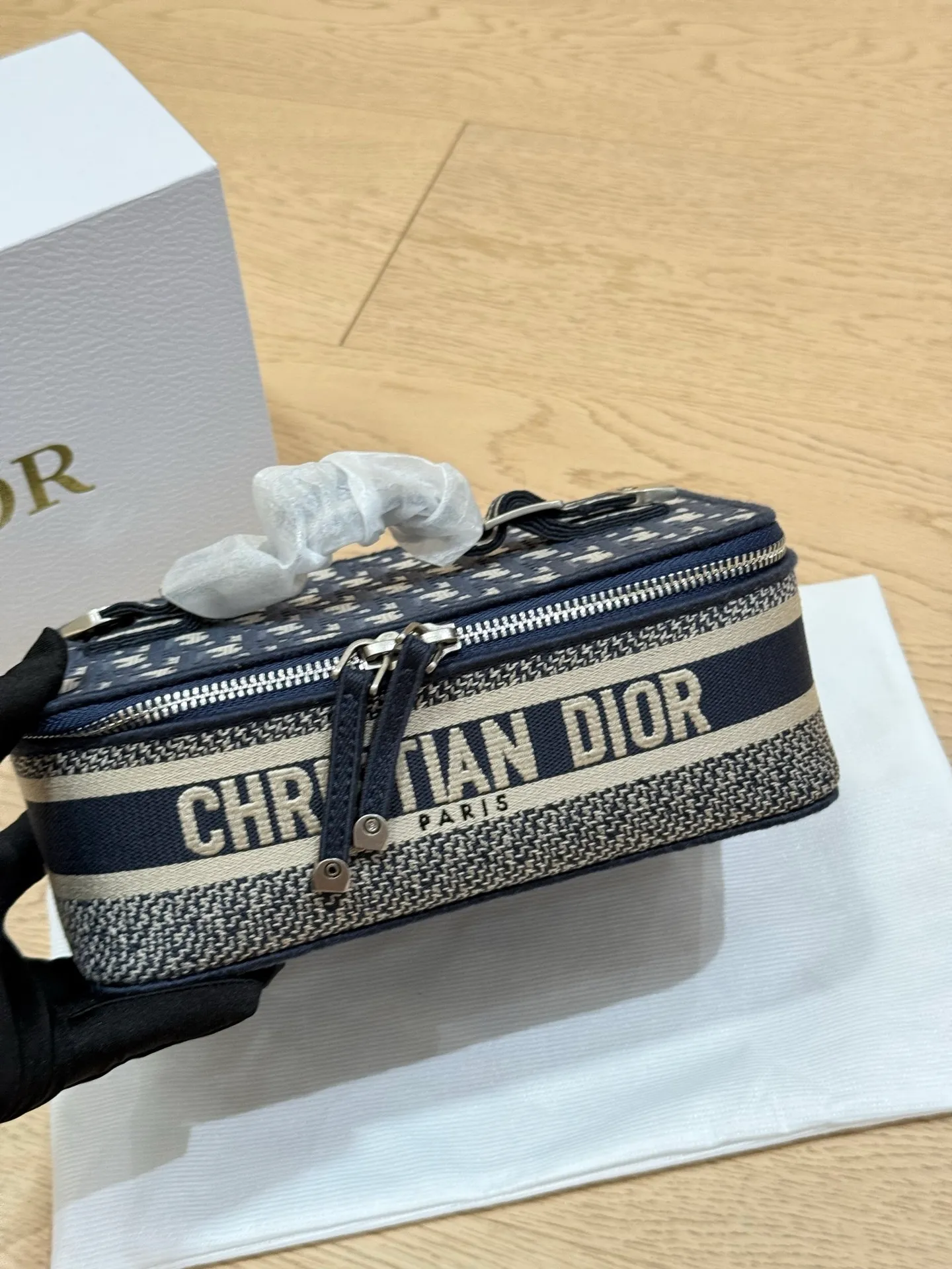 All Categories Official Website "Brand Women's Bags" Women's Bags 💙 DIOR 2025 New DIOR Cosmetic Bag