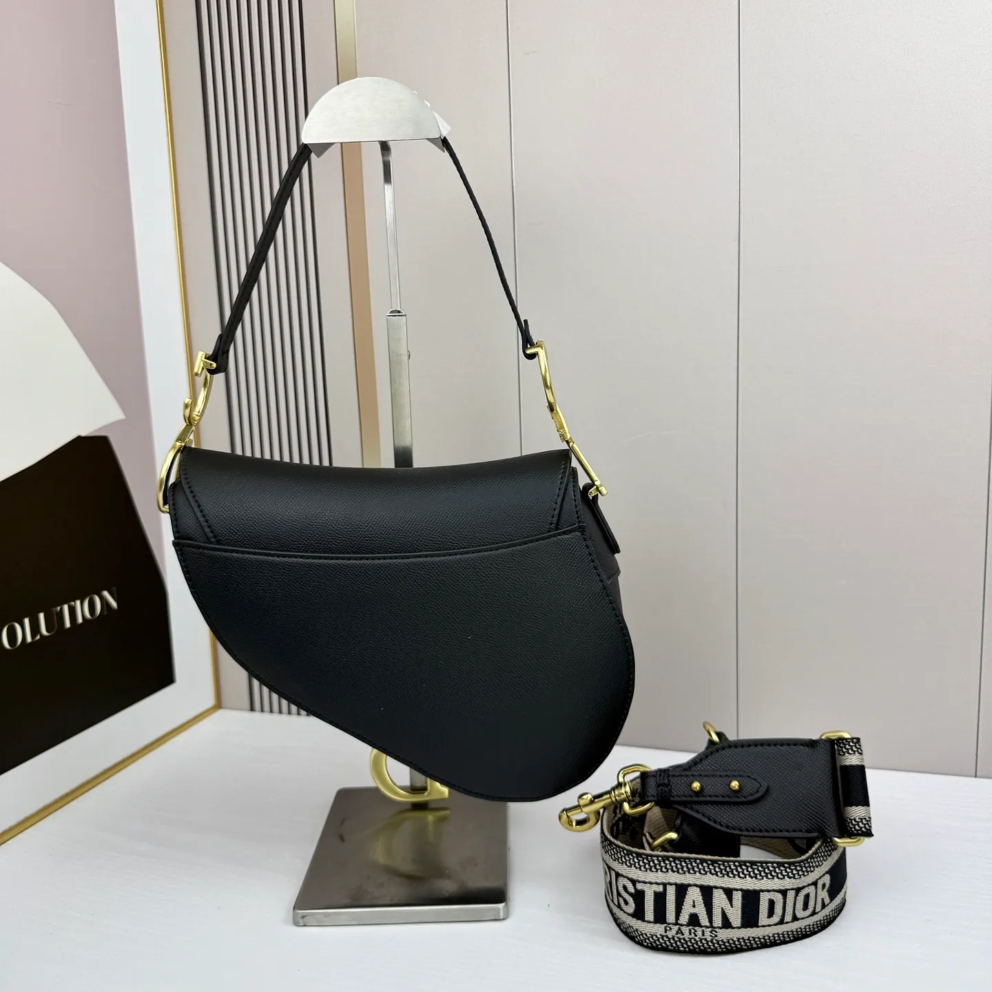 All categories Official website "Brand Women's Bags" Women's Bags 💙 DIOR DIOR 2026 new crossbody shoulder bag