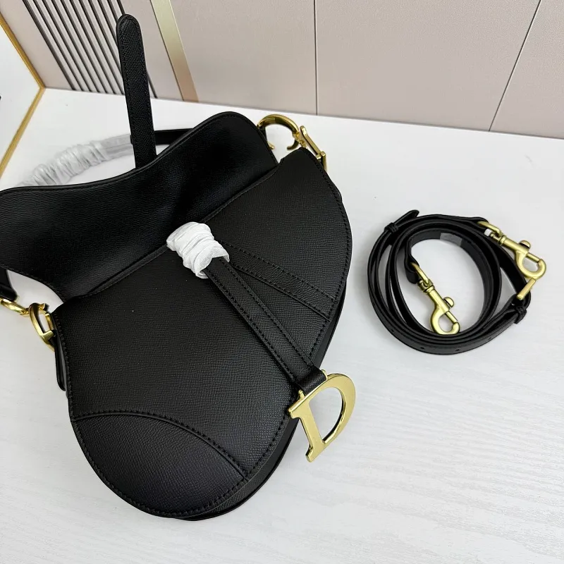 All categories Official website "Brand Women's Bags" Women's Bags 💙 DIOR DIOR 2026 new crossbody shoulder bag