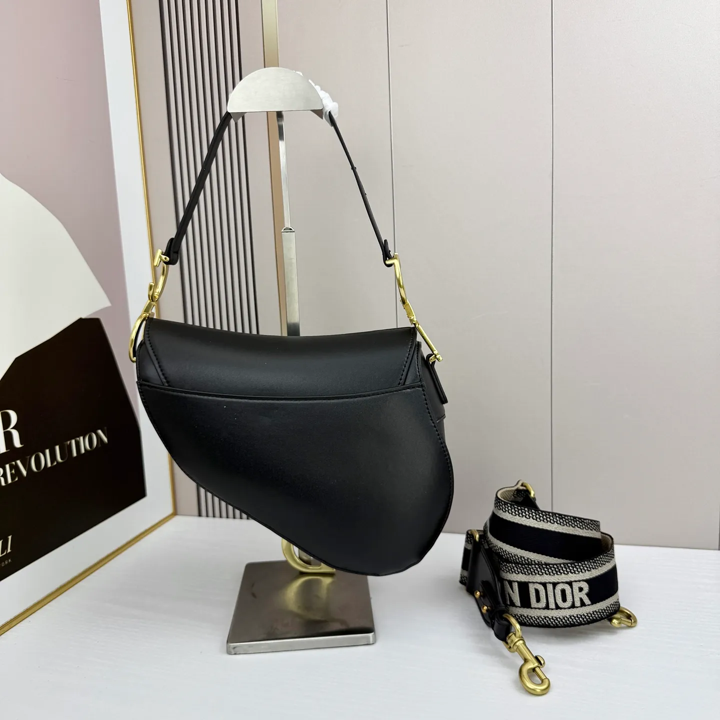 All categories Official website "Brand Women's Bags" Women's Bags 💙 DIOR DIOR 2026 new crossbody shoulder bag