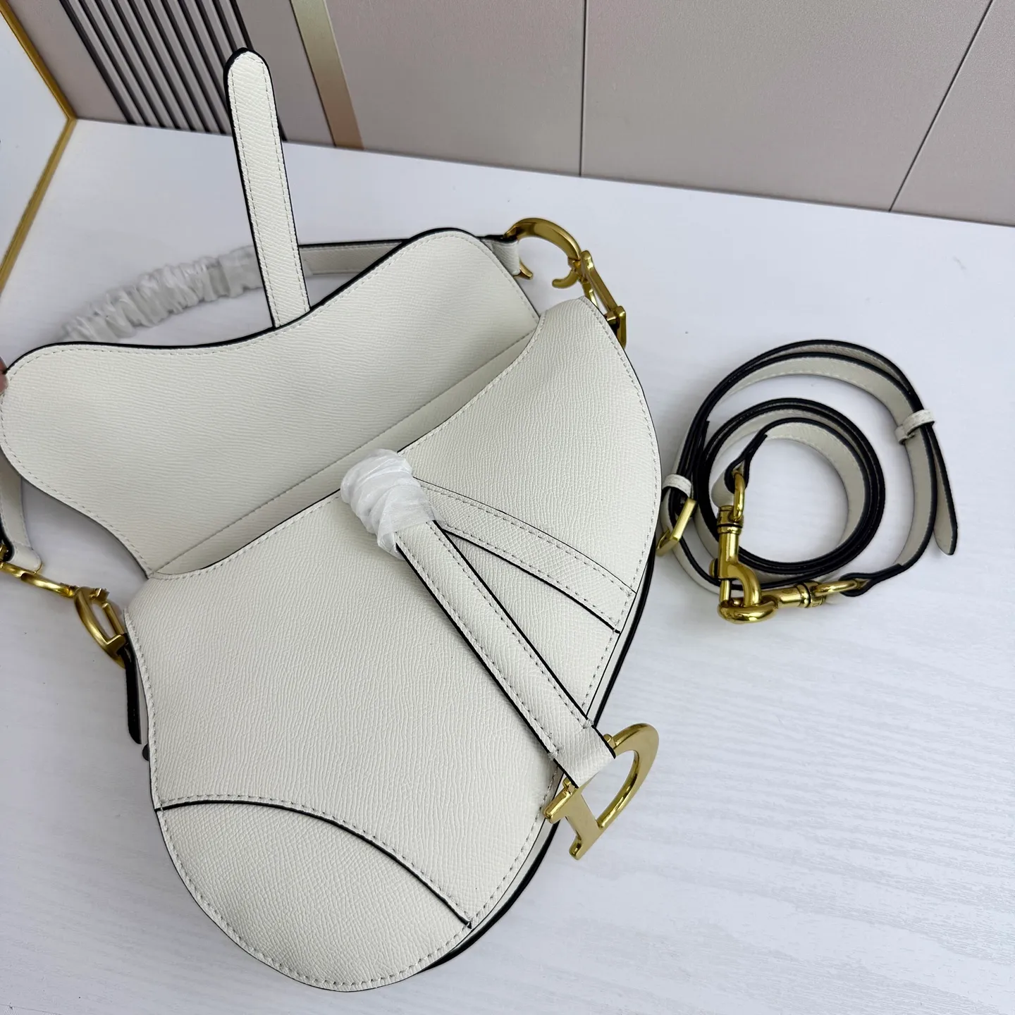 All categories Official website "Brand Women's Bags" Women's Bags 💙 DIOR DIOR 2026 new crossbody shoulder bag