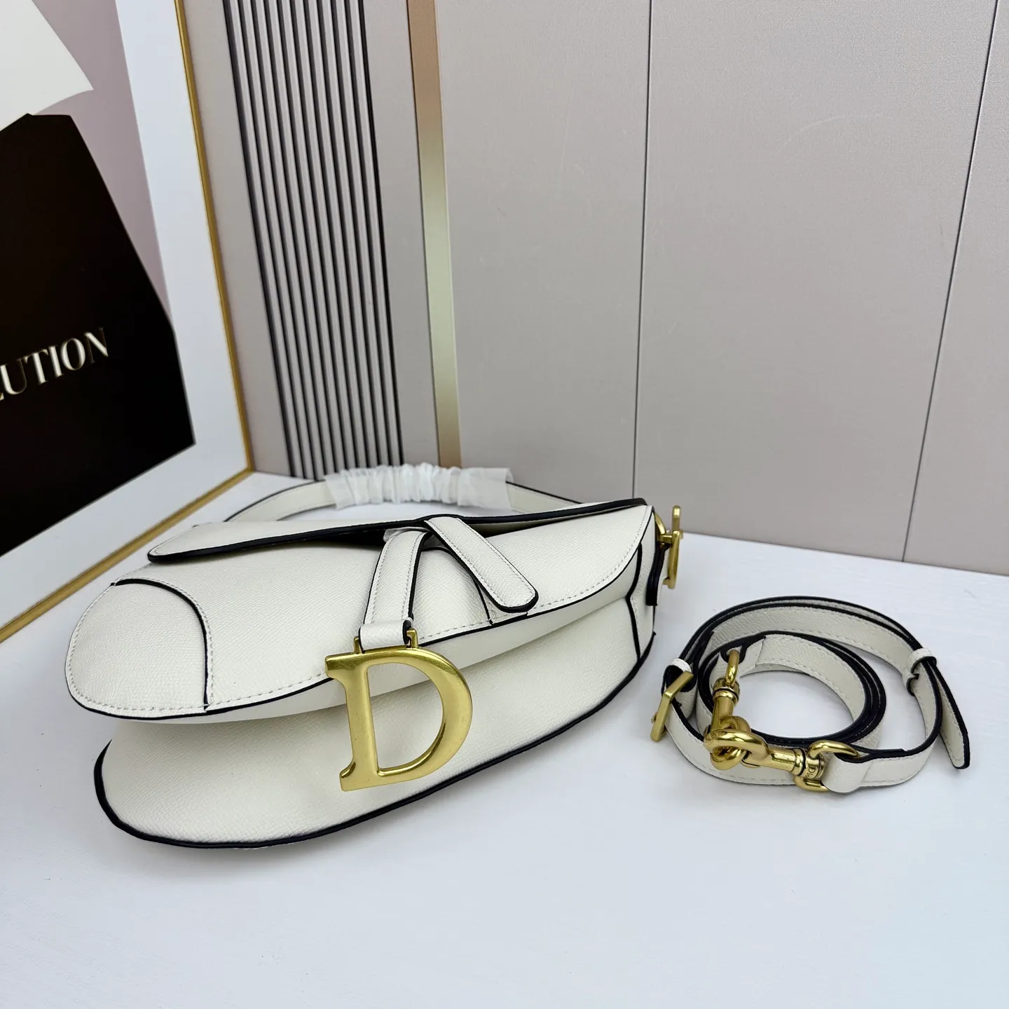 All categories Official website "Brand Women's Bags" Women's Bags 💙 DIOR DIOR 2026 new crossbody shoulder bag