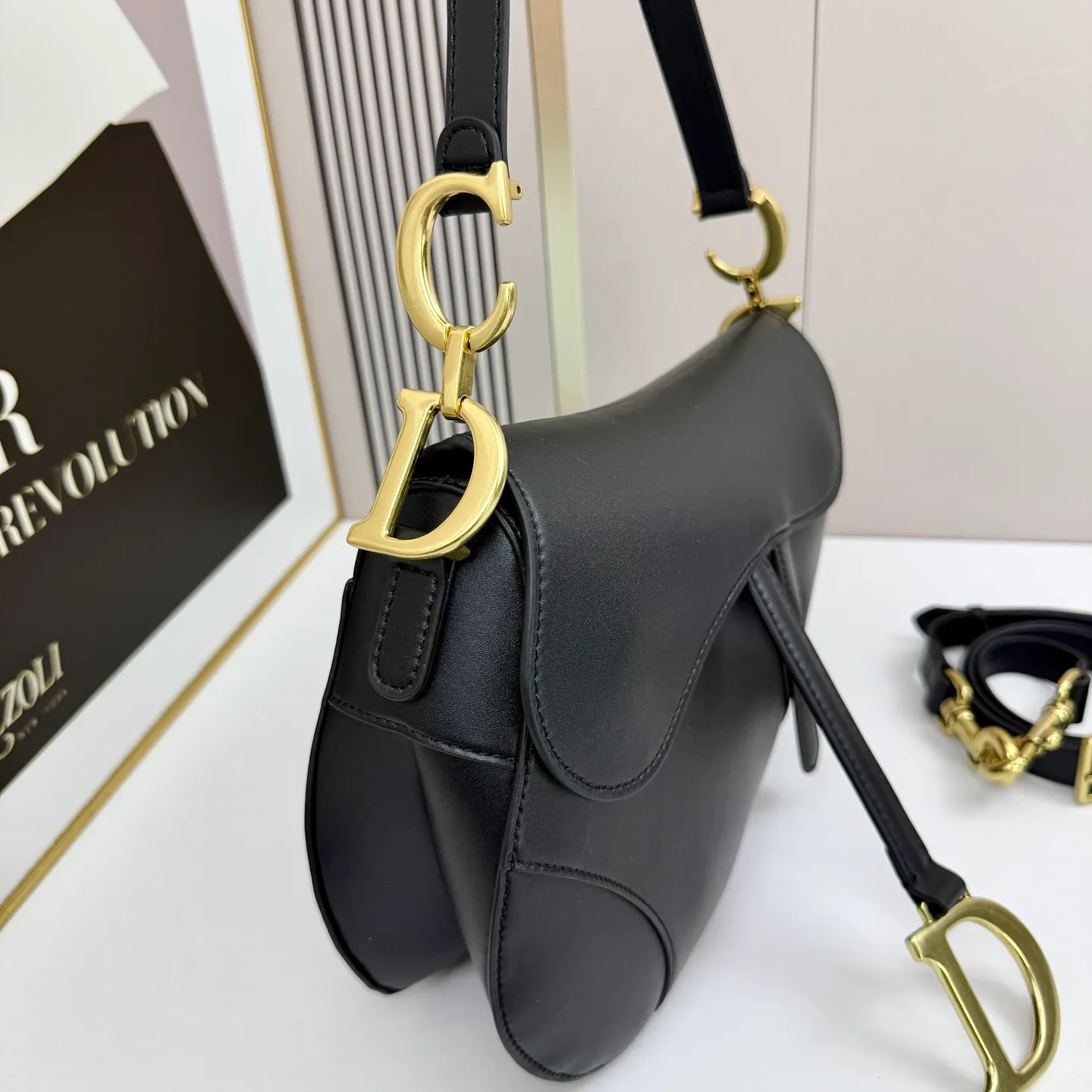 All categories Official website "Brand Women's Bags" Women's Bags 💙 DIOR DIOR 2026 new crossbody shoulder bag