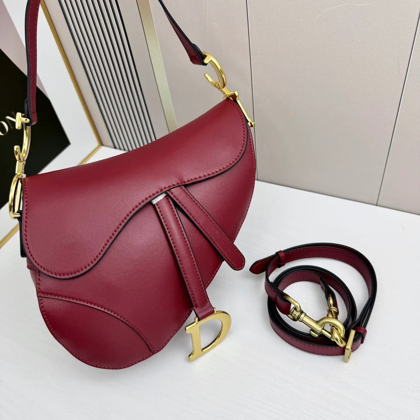 All categories Official website "Brand Women's Bags" Women's Bags 💙 DIOR DIOR 2026 new crossbody shoulder bag