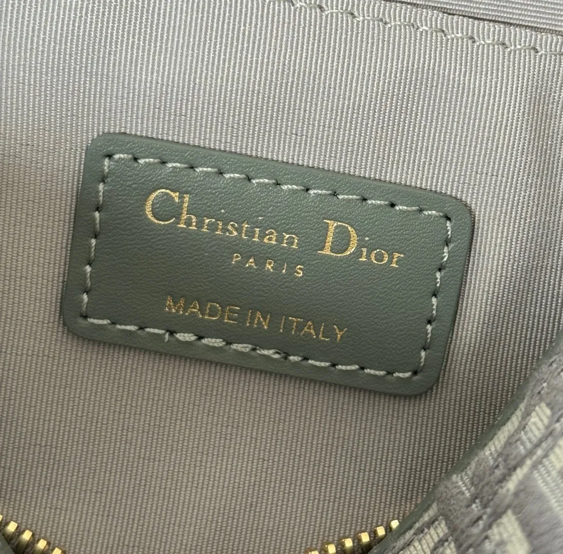 All Categories Official Website "Brand Women's Bags" Women's Bags 💙 DIOR 2025 New Dior Cosmetic Bag