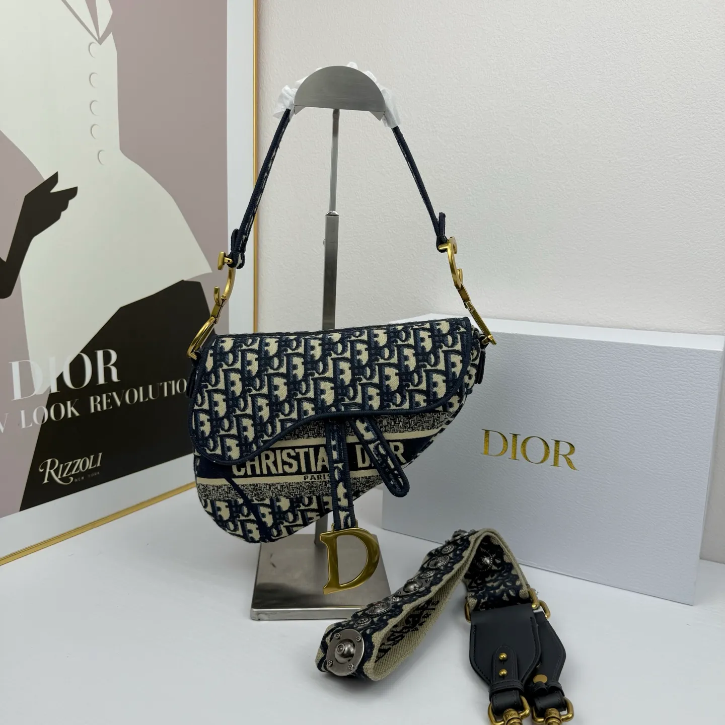 All categories Official website "Brand Women's Bags" Women's Bags 💙 DIOR DIOR 2026 new crossbody shoulder bag