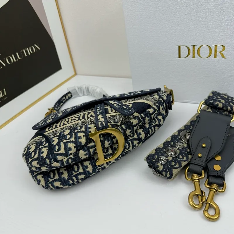 All categories Official website "Brand Women's Bags" Women's Bags 💙 DIOR DIOR 2026 new crossbody shoulder bag