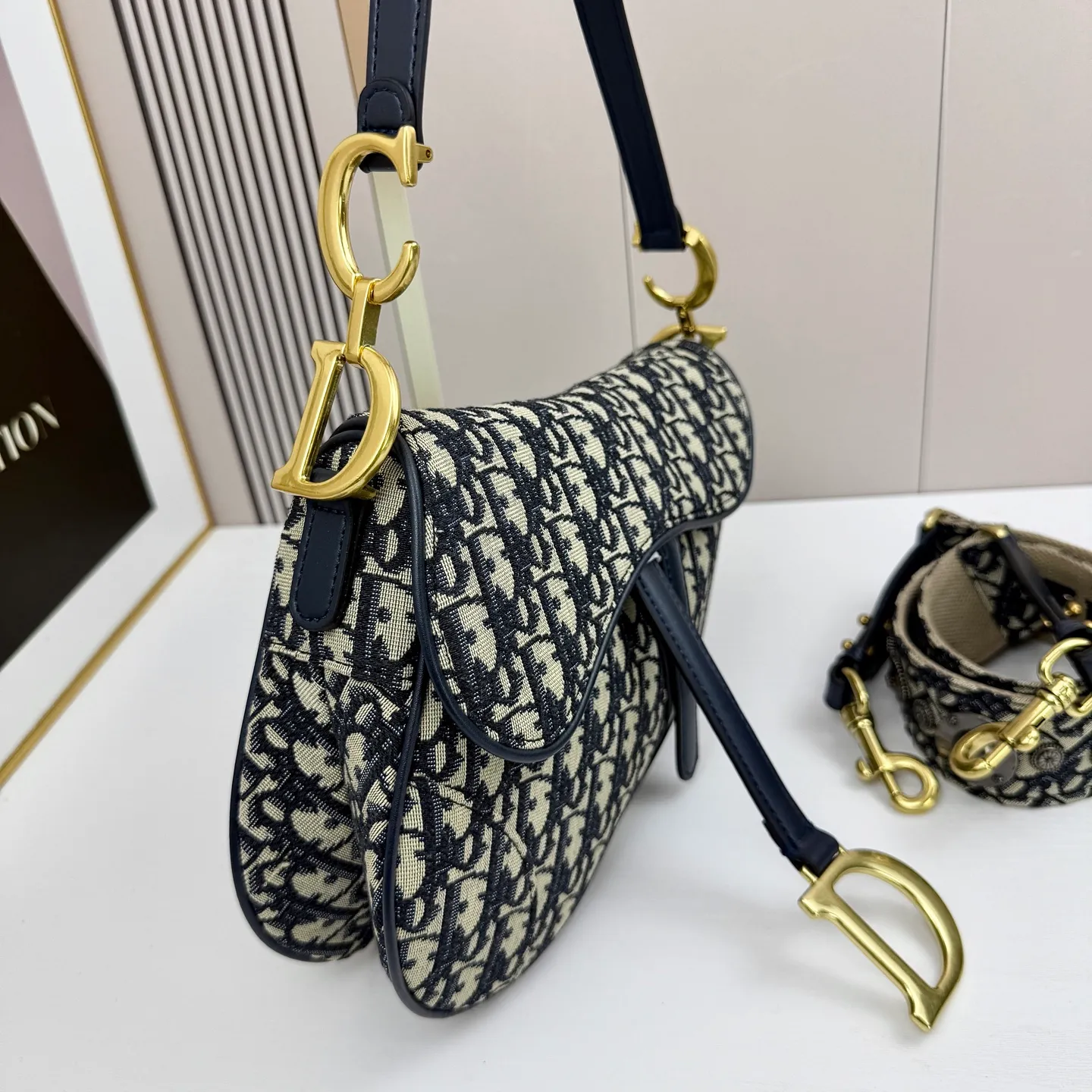 All categories Official website "Brand Women's Bags" Women's Bags 💙 DIOR DIOR 2026 new crossbody shoulder bag