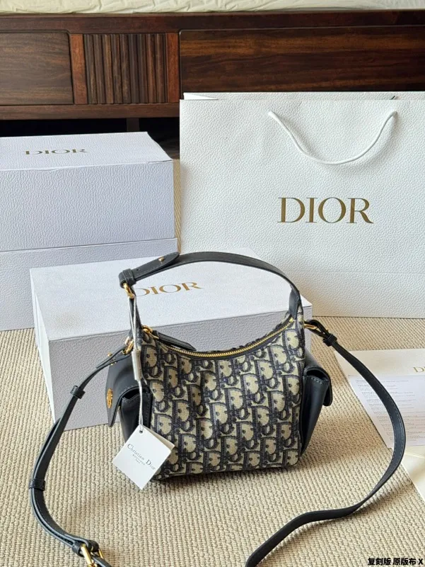 All categories Official website "Brand Women's Bags" Women's Bags 💙 DIOR 2025 new DIOR armpit bag