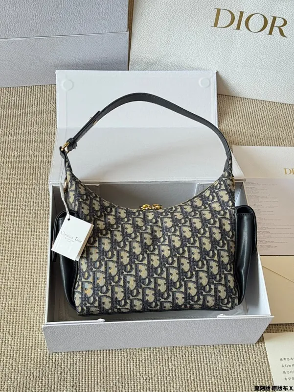 All categories Official website "Brand Women's Bags" Women's Bags 💙 DIOR 2025 new DIOR armpit bag