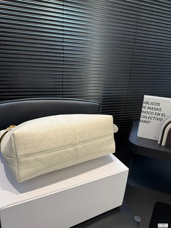 All categories Official website "Brand Women's Bags" Women's Bags 💙 DIOR 2025 new DIOR armpit bag