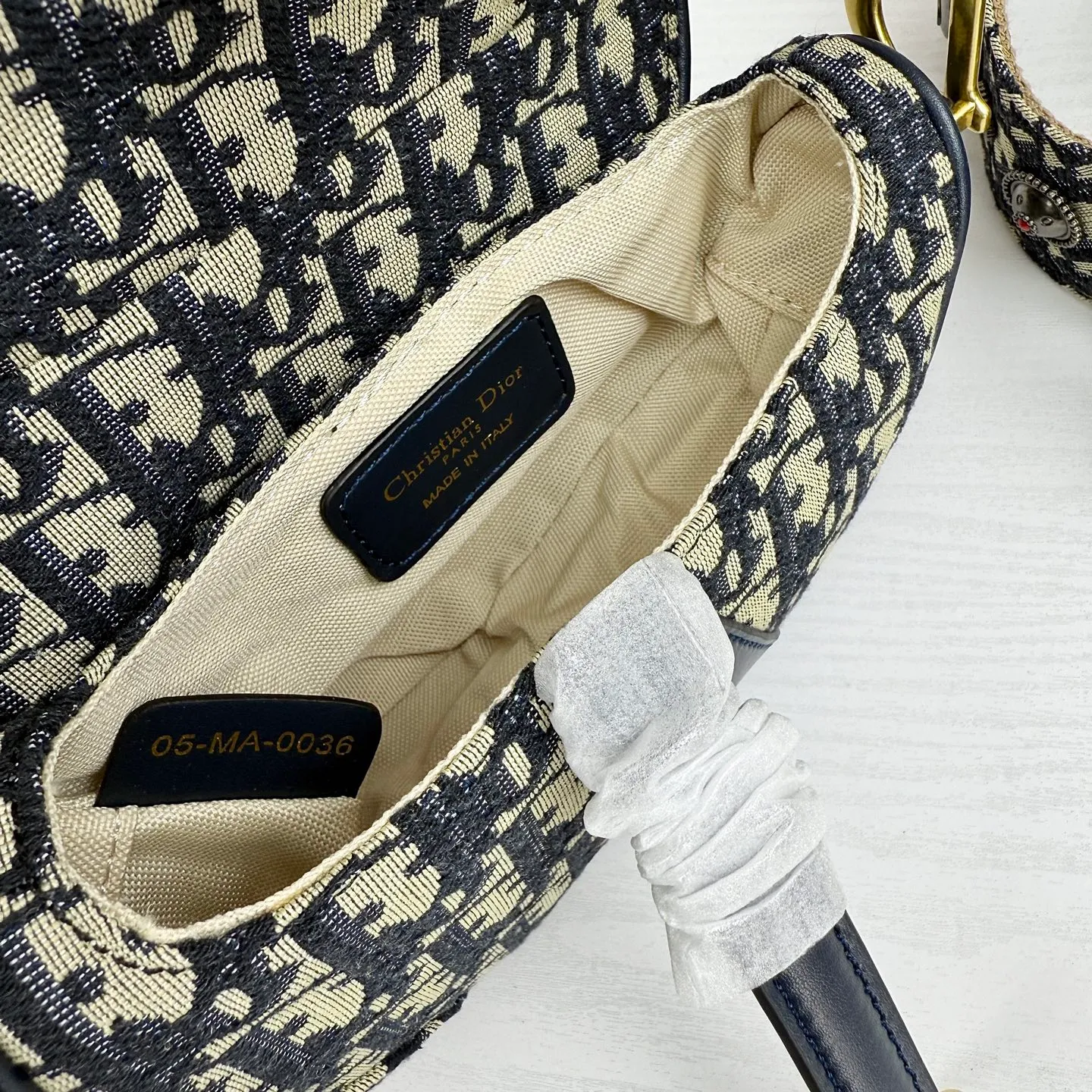 All categories Official website "Brand Women's Bags" Women's Bags 💙 DIOR DIOR 2026 new crossbody shoulder bag