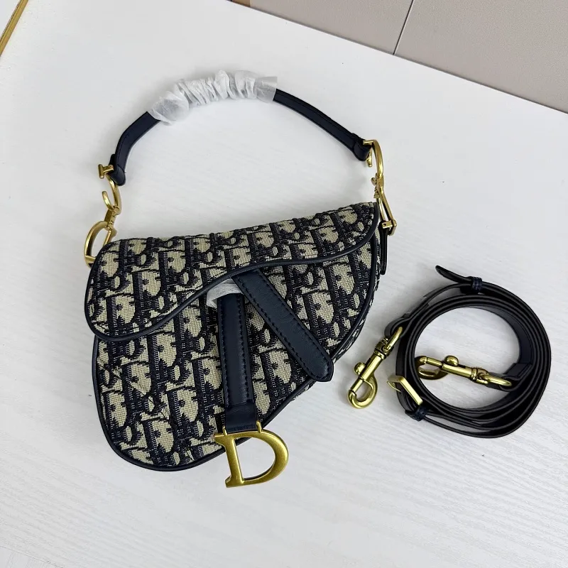 All categories Official website "Brand Women's Bags" Women's Bags 💙 DIOR DIOR 2026 new crossbody shoulder bag