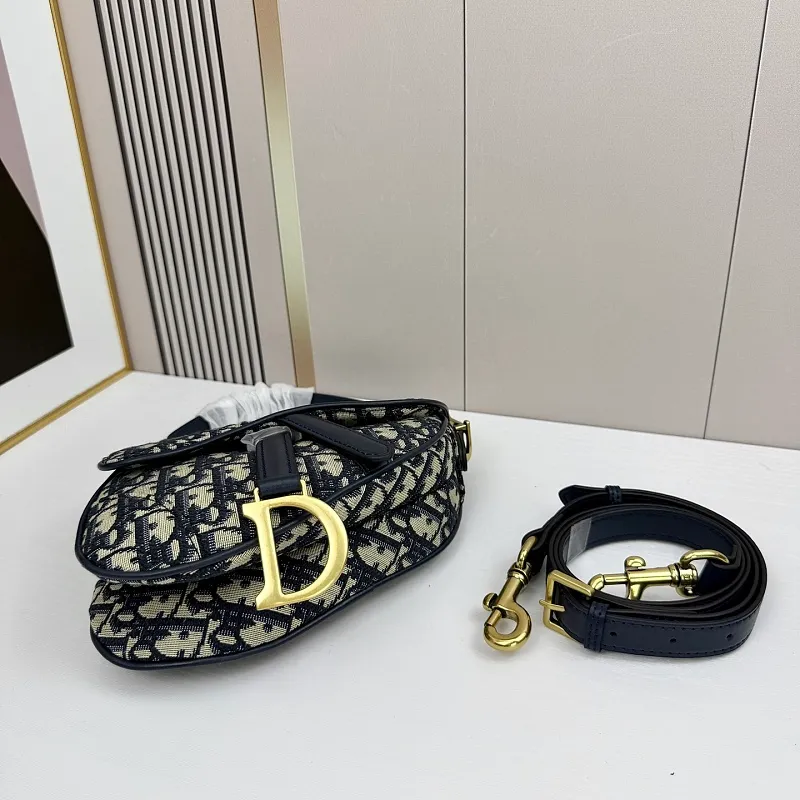 All categories Official website "Brand Women's Bags" Women's Bags 💙 DIOR DIOR 2026 new crossbody shoulder bag