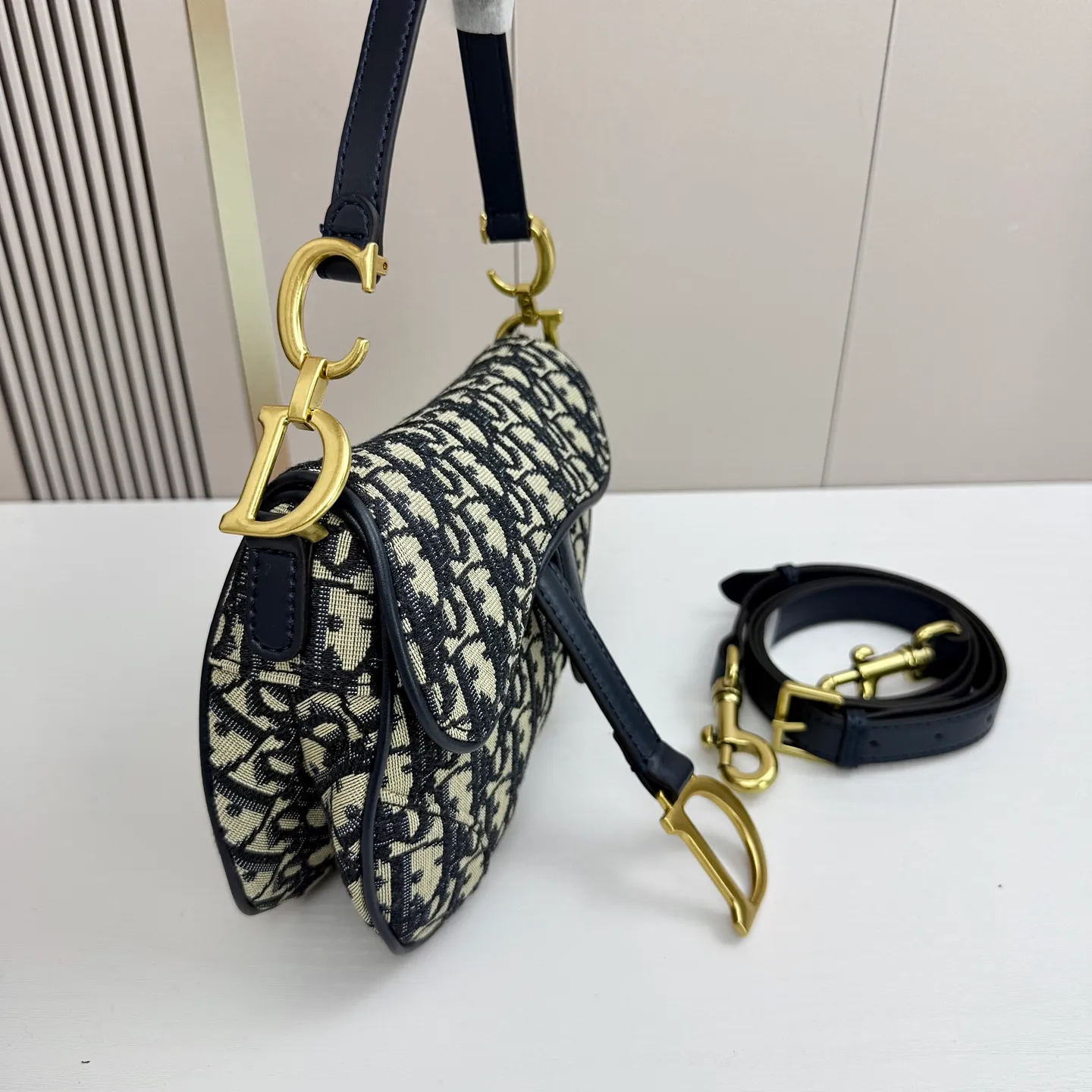 All categories Official website "Brand Women's Bags" Women's Bags 💙 DIOR DIOR 2026 new crossbody shoulder bag