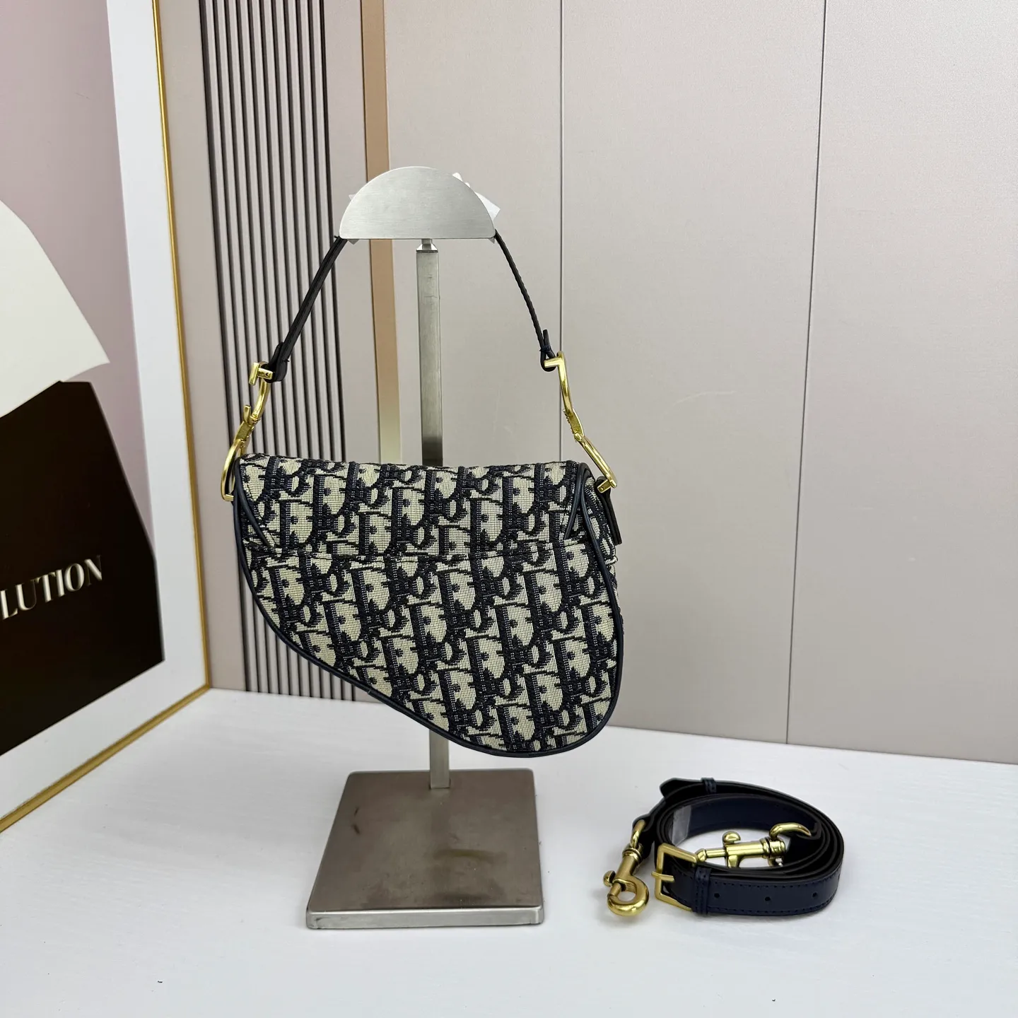 All categories Official website "Brand Women's Bags" Women's Bags 💙 DIOR DIOR 2026 new crossbody shoulder bag