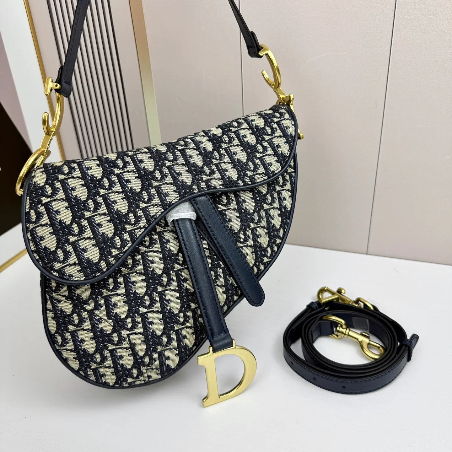 All categories Official website "Brand Women's Bags" Women's Bags 💙 DIOR DIOR 2026 new crossbody shoulder bag