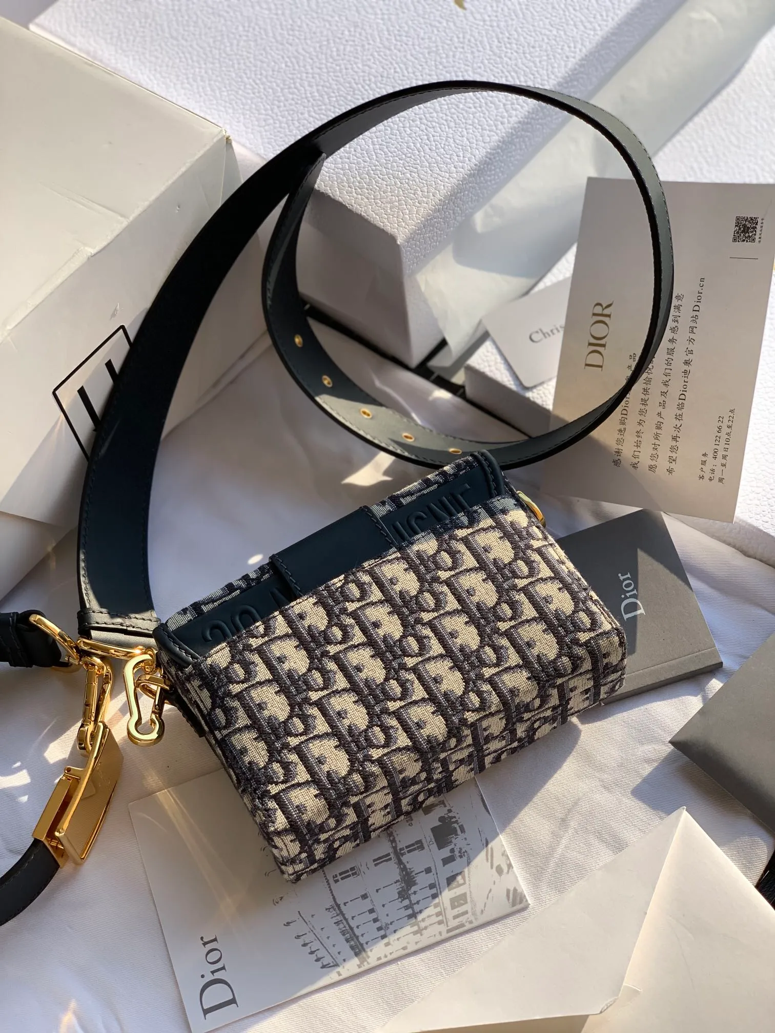 ❗️❗️❗️Free shipping with SF Express for year-end events❗️❗️❗️💰1400 Mini Montaigne size: 17.5 x 11.5 x 5cm This real star bag will never go out of style no matter how many years it takes. If you want to buy it, buy a reliable one. This is a truly reliable channel purchased from a counter. It is a channel that buys your favorites on behalf of others. I will sell it at a real price. When you see the details, you will understand the great value. It must be what it looks like at the counter. It is an absolutely reliable overseas channel! !