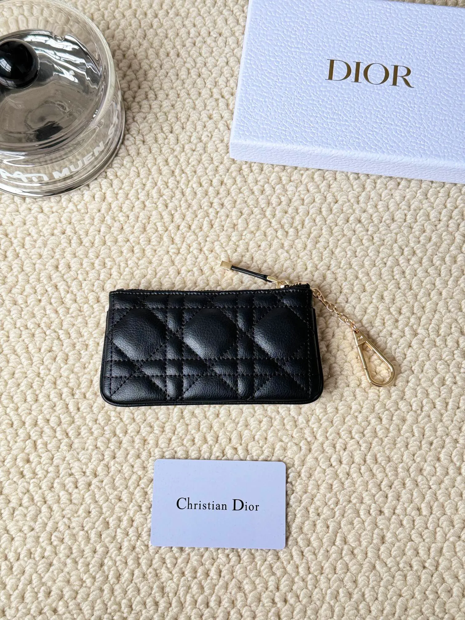 💰150 2024 spring and summer new coin purse key bag is small and cute Size: 14.5*7.6cm Model: S5158UWHC_M30G This Dior Caro card holder is elegant and practical. Carefully crafted from soft cow leather, it is decorated with cannage pattern topstitching and a CD logo on the front to enhance the style. Elegant and sophisticated. 30 Montaigne Glycine Coin Purse Key Case 🔑 Compact and practical, unique, it can store various daily necessities, suitable for various occasions, and can be matched with its 30Montaigne items. CD logo on front