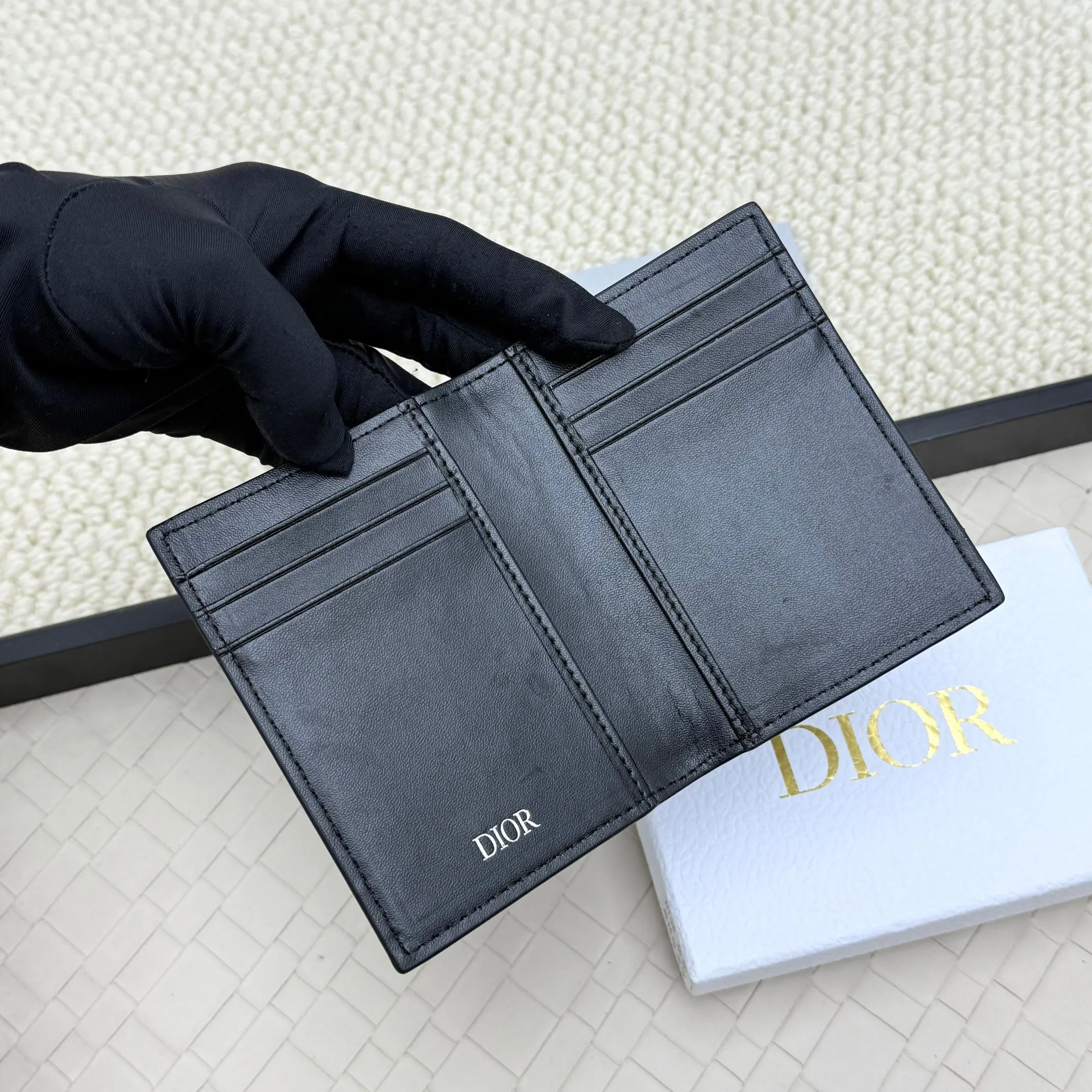 💰120💋Dior’s new bi-fold card holder is an elegant accessory that showcases Dior’s exquisite craftsmanship. Crafted from black inlaid grained calfskin, this card holder is detailed with beige and black Oblique print fabric details that accentuate the classic saddle silhouette. There are three card slots on each side and two compartments for storing bills and cash. Elegantly styled with a metal-clad brass Dior signature on the front, it fits easily into any pocket. Style number: H138 Size: 8.2*11.2cm