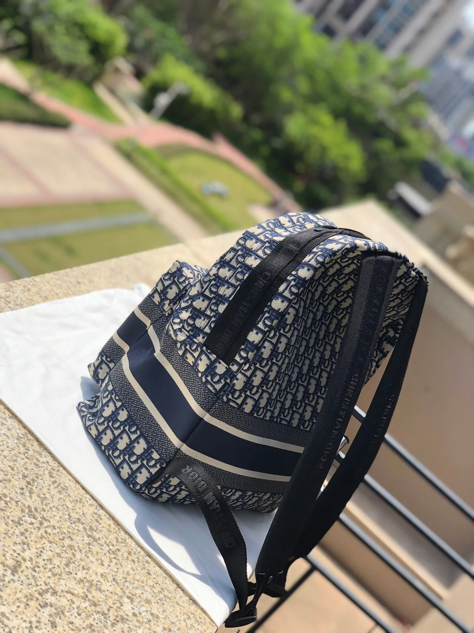 Top upgraded version 💰1560 Size: 35×41×15cm Dior overseas channel resources specially provide TRAVEL backpack ❗️TRAVEL presbyopic backpack, DIOR’s trave backpack combines iconic details with practical elements. It is designed with a waterproof logo, the bag surface uses original DIOR Oblique technical canvas, and displays " Christian Dior's signature, exterior and interior zip pockets complete the look of this casual fresh style. This bag is a classic presbyopia bag with a comfortable shoulder strap. It is a must-have for long-distance travel. The bag is also very light and will not tire you when you carry it. It is perfect even for daily use!
