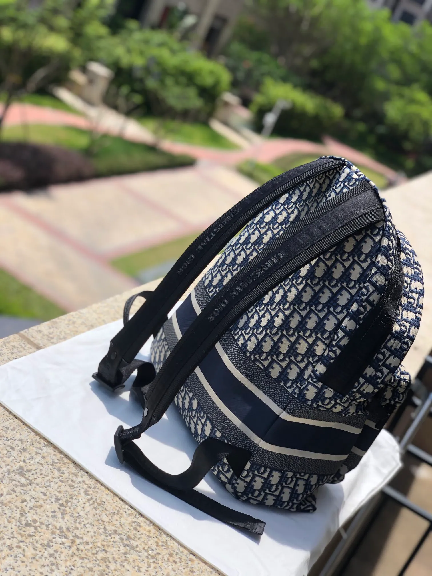 Top upgraded version 💰1560 Size: 35×41×15cm Dior overseas channel resources specially provide TRAVEL backpack ❗️TRAVEL presbyopic backpack, DIOR’s trave backpack combines iconic details with practical elements. It is designed with a waterproof logo, the bag surface uses original DIOR Oblique technical canvas, and displays " Christian Dior's signature, exterior and interior zip pockets complete the look of this casual fresh style. This bag is a classic presbyopia bag with a comfortable shoulder strap. It is a must-have for long-distance travel. The bag is also very light and will not tire you when you carry it. It is perfect even for daily use!