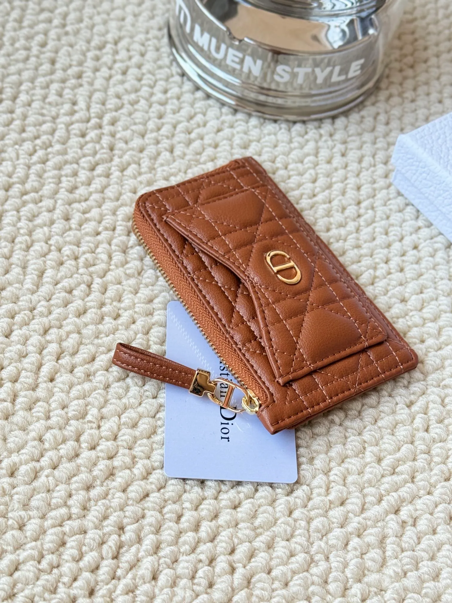 💰160Lady Dior Card Holder Sand color wallet I bought for the purpose of holding a discarded bag, L-shaped opening, seven-zig card holder pull No.: S5131 There are too many front pockets to hold cards. The banknotes need to be folded 40% off, 30% off can be placed but it has a zipper. The size is 13.5*8.5*1.5 cm. The Dior card holder meets my various needs. Compared with other styles, it is thin, compact and has a large capacity. There is no conspicuous big LOGO, it will not scratch when placed in the bag, and it is relatively low-key and classic. There is a special place for access control cards, so you don’t need to mix them with bank cards. When I used to swipe access control cards, I couldn’t swipe them because there were too many cards, so I had to take out the access control cards separately. There is a zipper, so you don't have to worry about putting important things out, and the zipper is half-open, so it's more convenient to put things in and take things out than having only one side.