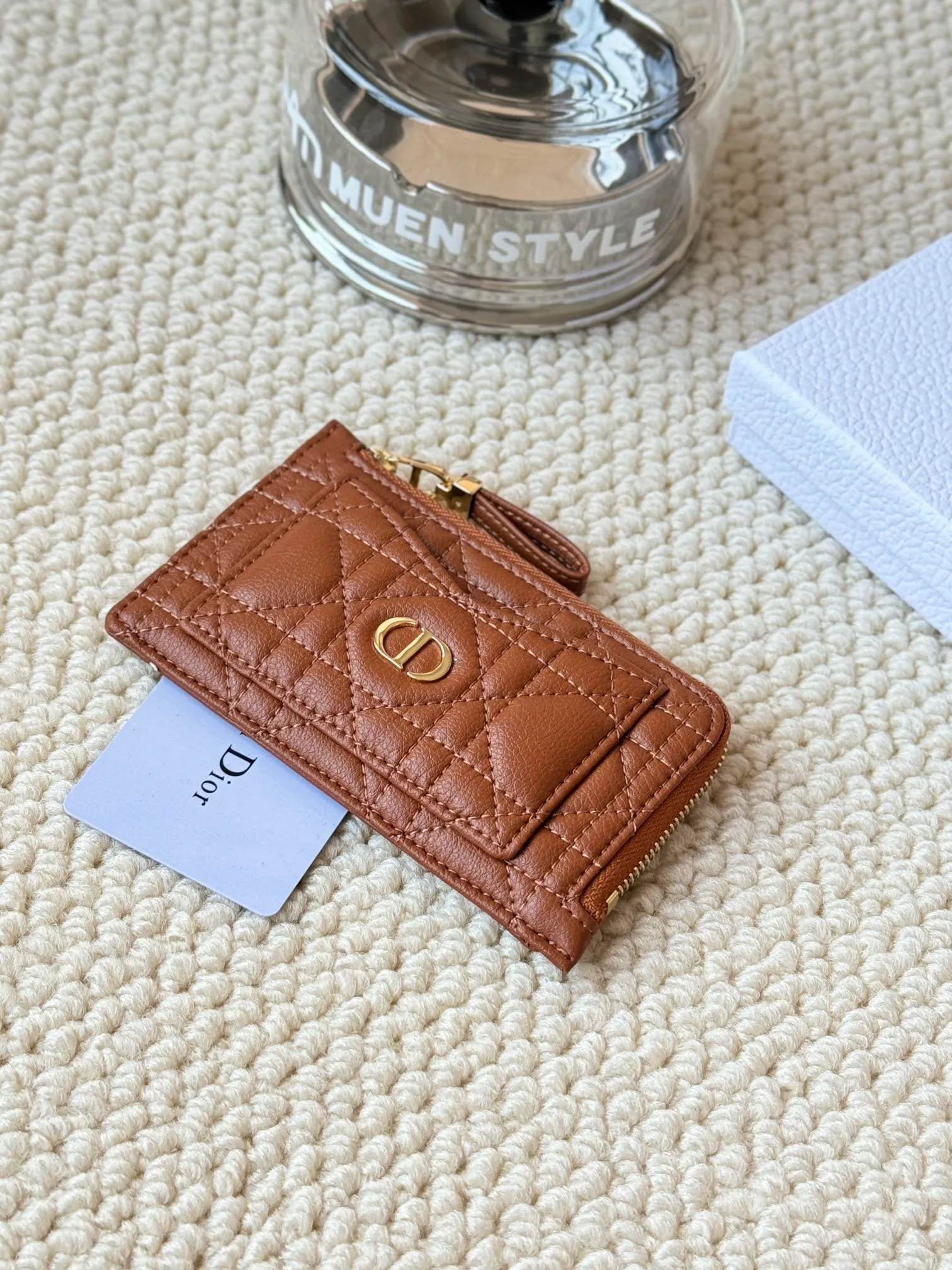 💰160Lady Dior Card Holder Sand color wallet I bought for the purpose of holding a discarded bag, L-shaped opening, seven-zig card holder pull No.: S5131 There are too many front pockets to hold cards. The banknotes need to be folded 40% off, 30% off can be placed but it has a zipper. The size is 13.5*8.5*1.5 cm. The Dior card holder meets my various needs. Compared with other styles, it is thin, compact and has a large capacity. There is no conspicuous big LOGO, it will not scratch when placed in the bag, and it is relatively low-key and classic. There is a special place for access control cards, so you don’t need to mix them with bank cards. When I used to swipe access control cards, I couldn’t swipe them because there were too many cards, so I had to take out the access control cards separately. There is a zipper, so you don't have to worry about putting important things out, and the zipper is half-open, so it's more convenient to put things in and take things out than having only one side.