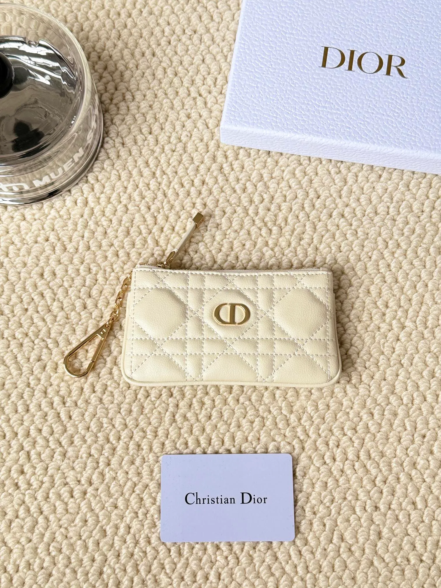 💰140 2024 spring and summer new coin purse key bag is small and cute Size: 14.5*7.6cm Model: S5158UWHC_M30G This Dior Caro card holder is elegant and practical. Carefully crafted from soft cow leather, it is decorated with cannage pattern topstitching and a CD logo on the front to enhance the style. Elegant and sophisticated. 30 Montaigne Glycine Coin Purse Key Case 🔑 Compact and practical, unique, it can store various daily necessities, suitable for various occasions, and can be matched with its 30Montaigne items. CD logo on front