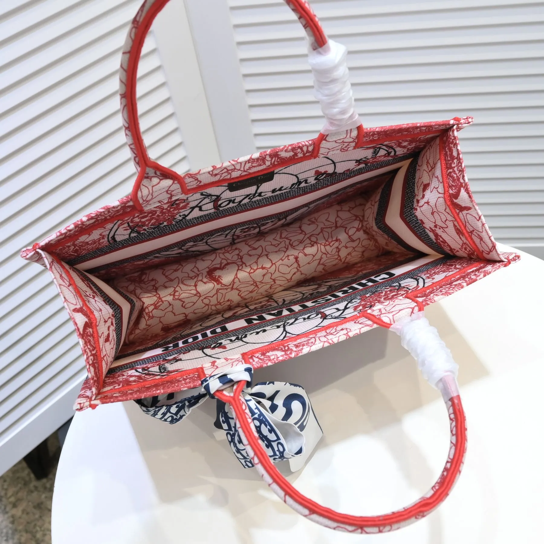 💰340￥Small size with silk scarf and overlock🔜Dior new shopping bag at Dior counter! Counters are updated simultaneously! Limited edition of the same style as the stars! Super stylish! Imported fabric👍high-end quality! Model: 8034 Size: 36*27*16cm