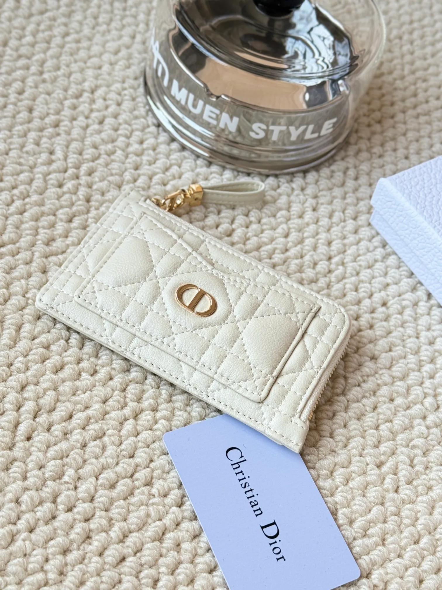 💰160Lady Dior Card Holder Sand color wallet I bought for the purpose of holding a discarded bag, L-shaped opening, seven-zig card holder pull No.: S5131 There are too many front pockets to hold cards. The banknotes need to be folded 40% off, 30% off can be placed but it has a zipper. The size is 13.5*8.5*1.5 cm. The Dior card holder meets my various needs. Compared with other styles, it is thin, compact and has a large capacity. There is no conspicuous big LOGO, it will not scratch when placed in the bag, and it is relatively low-key and classic. There is a special place for access control cards, so you don’t need to mix them with bank cards. When I used to swipe access control cards, I couldn’t swipe them because there were too many cards, so I had to take out the access control cards separately. There is a zipper, so you don't have to worry about putting important things out, and the zipper is half-open, so it's more convenient to put things in and take things out than having only one side.
