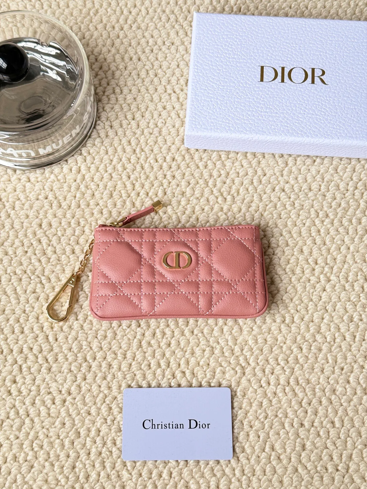 💰150 2024 spring and summer new coin purse key bag is small and cute Size: 14.5*7.6cm Model: S5158UWHC_M30G This Dior Caro card holder is elegant and practical. Carefully crafted from soft cow leather, it is decorated with cannage pattern topstitching and a CD logo on the front to enhance the style. Elegant and sophisticated. 30 Montaigne Glycine Coin Purse Key Case 🔑 Compact and practical, unique, it can store various daily necessities, suitable for various occasions, and can be matched with its 30Montaigne items. CD logo on front