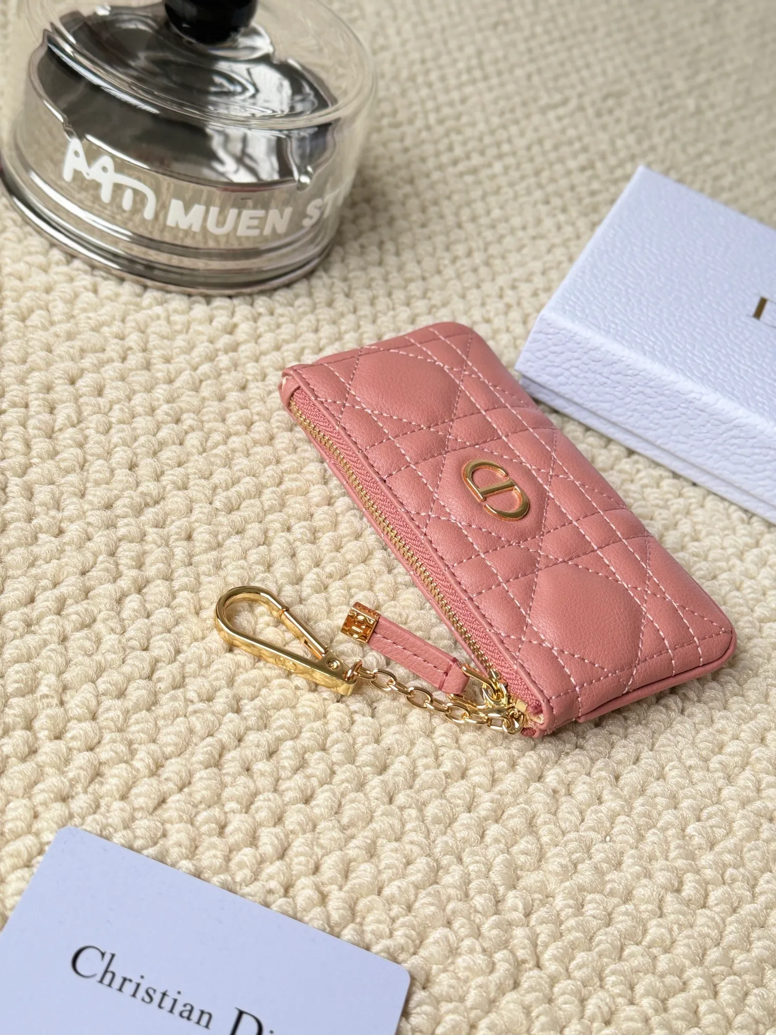 💰150 2024 spring and summer new coin purse key bag is small and cute Size: 14.5*7.6cm Model: S5158UWHC_M30G This Dior Caro card holder is elegant and practical. Carefully crafted from soft cow leather, it is decorated with cannage pattern topstitching and a CD logo on the front to enhance the style. Elegant and sophisticated. 30 Montaigne Glycine Coin Purse Key Case 🔑 Compact and practical, unique, it can store various daily necessities, suitable for various occasions, and can be matched with its 30Montaigne items. CD logo on front
