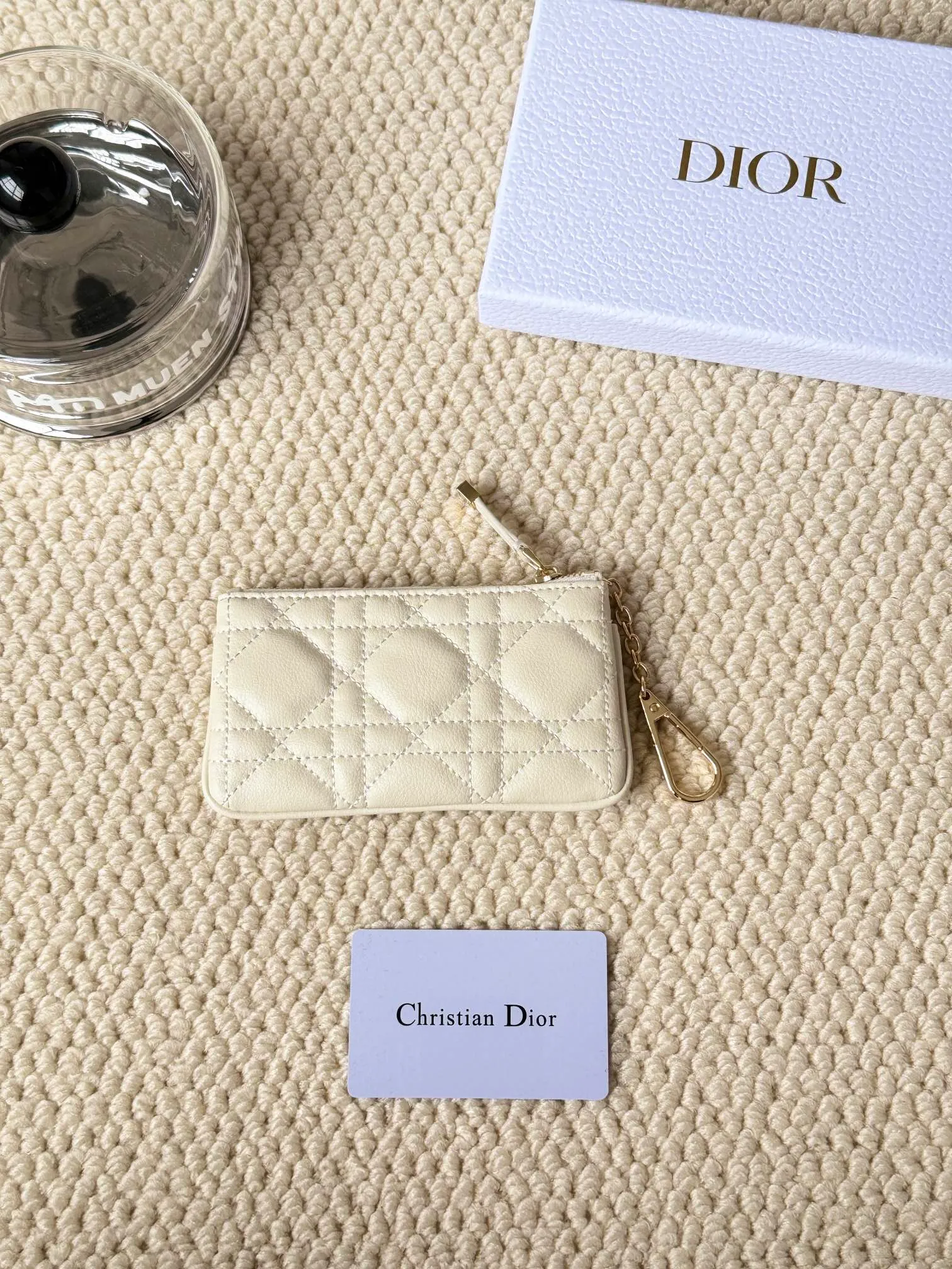 💰150 2024 spring and summer new coin purse key bag is small and cute Size: 14.5*7.6cm Model: S5158UWHC_M30G This Dior Caro card holder is elegant and practical. Carefully crafted from soft cow leather, it is decorated with cannage pattern topstitching and a CD logo on the front to enhance the style. Elegant and sophisticated. 30 Montaigne Glycine Coin Purse Key Case 🔑 Compact and practical, unique, it can store various daily necessities, suitable for various occasions, and can be matched with its 30Montaigne items. CD logo on front
