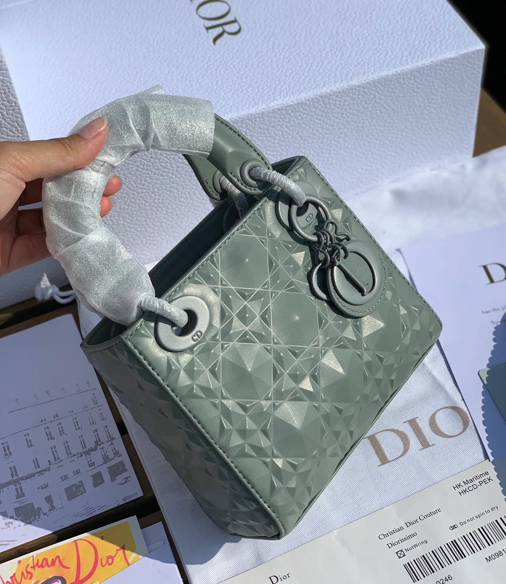 Top upgraded version 💰1800 Size 17-15-7cm The latest Dior mini three-lattice diamond pattern gray blue 'Princess Diana bag! Exclusive original factory channel, if you feel tired of looking at black and white, you might as well try gray blue, it is very high-end!