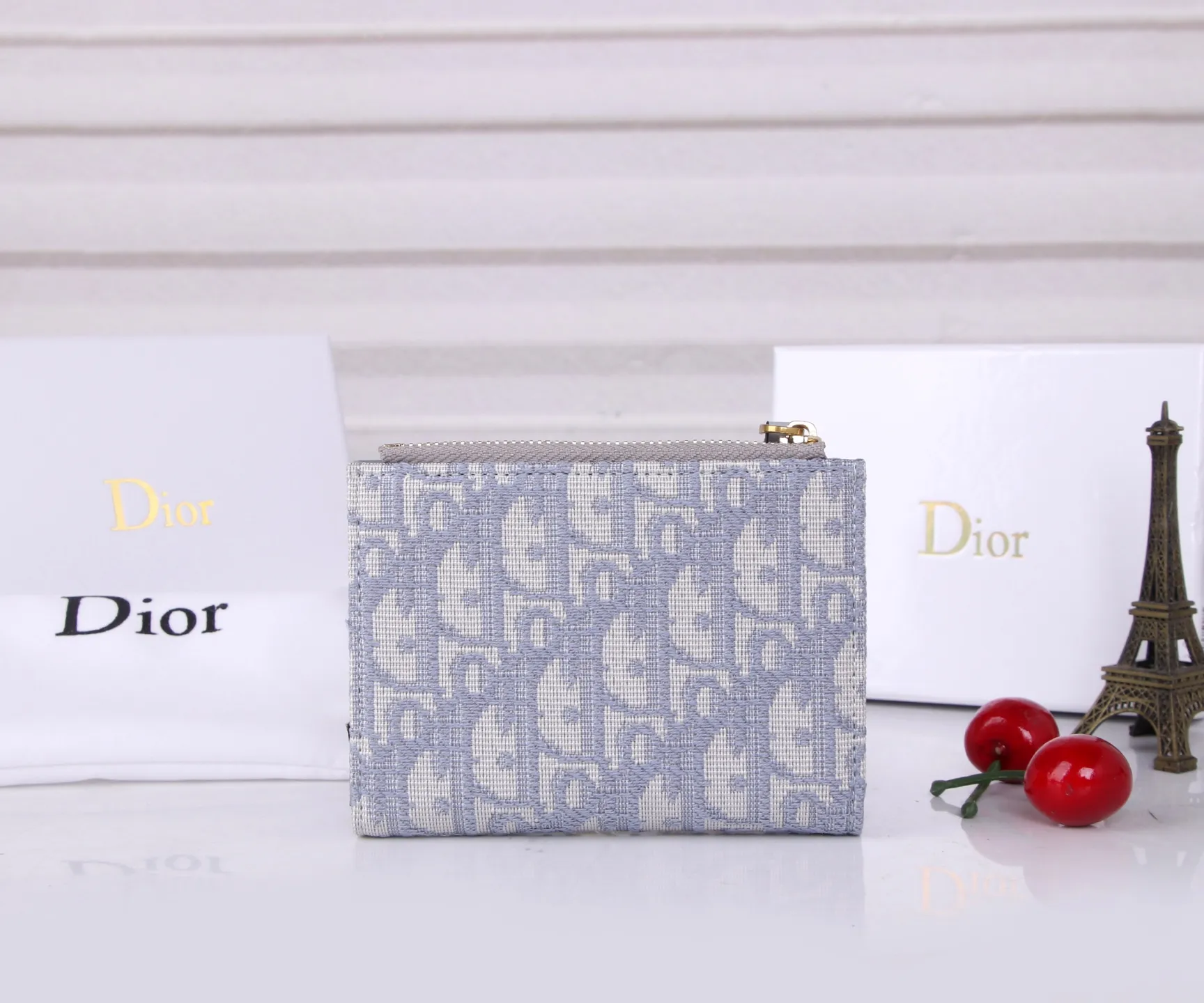 💰P170 Style No.: 3017-3 Brand: Dior Color: Black Size: 11.5*9*2 Description: The latest models from Dior counters are now available! Made of imported PVC with calfskin, the workmanship is exquisite, comparable to that of counters! Multifunctional small wallet, super practical! D29