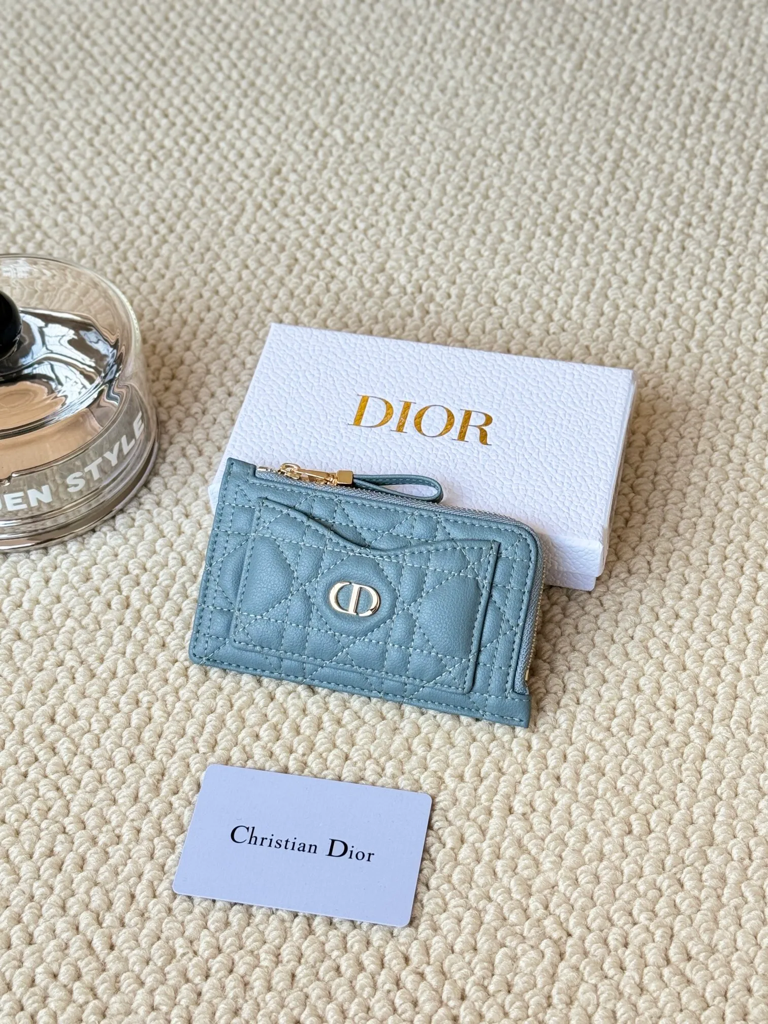 💰160Lady Dior Card Holder Sand color wallet I bought for the purpose of holding a discarded bag, L-shaped opening, seven-zig card holder pull No.: S5131 There are too many front pockets to hold cards. The banknotes need to be folded 40% off, 30% off can be placed but it has a zipper. The size is 13.5*8.5*1.5 cm. The Dior card holder meets my various needs. Compared with other styles, it is thin, compact and has a large capacity. There is no conspicuous big LOGO, it will not scratch when placed in the bag, and it is relatively low-key and classic. There is a special place for access control cards, so you don’t need to mix them with bank cards. When I used to swipe access control cards, I couldn’t swipe them because there were too many cards, so I had to take out the access control cards separately. There is a zipper, so you don't have to worry about putting important things out, and the zipper is half-open, so it's more convenient to put things in and take things out than having only one side.
