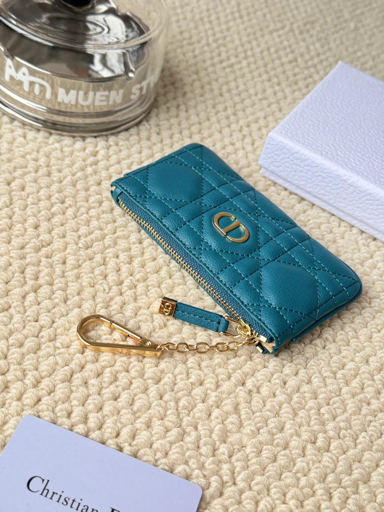 💰140 2024 spring and summer new coin purse key bag is small and cute Size: 14.5*7.6cm Model: S5158UWHC_M30G This Dior Caro card holder is elegant and practical. Carefully crafted from soft cow leather, it is decorated with cannage pattern topstitching and a CD logo on the front to enhance the style. Elegant and sophisticated. 30 Montaigne Glycine Coin Purse Key Case 🔑 Compact and practical, unique, it can store various daily necessities, suitable for various occasions, and can be matched with its 30Montaigne items. CD logo on front