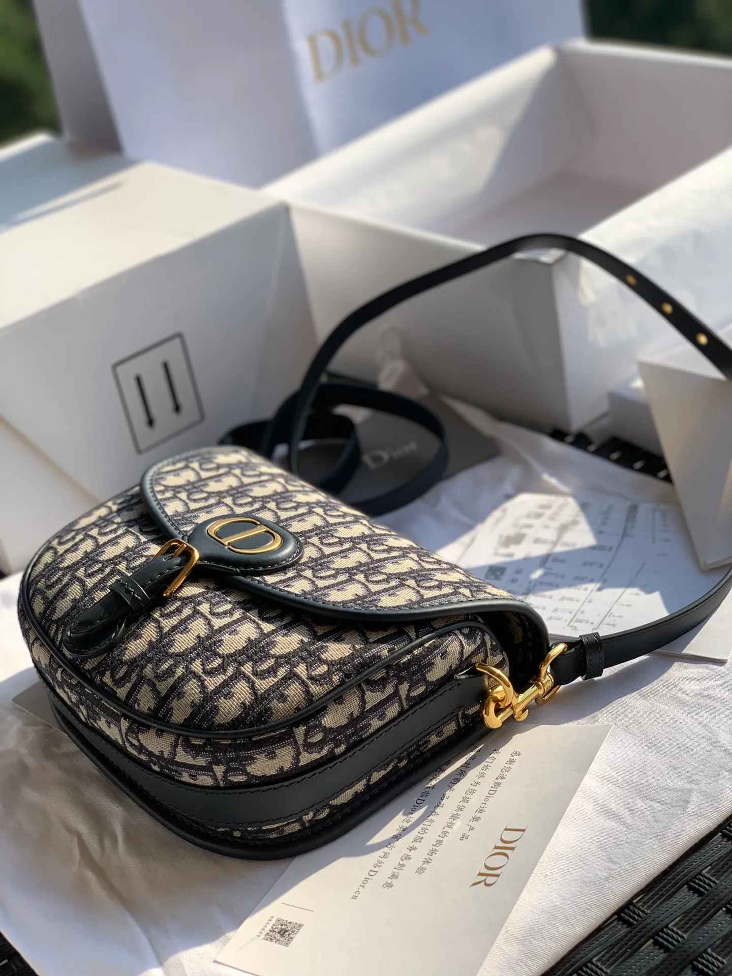 ❗️❗️❗️Free shipping with SF Express for year-end events❗️❗️❗️💰1560 Size 22 x 17 x 6 CM Medium A must-sell-out item every year, pure European original factory channel! Products with good prices and good products actually compete with too many versions on the market. We have compared several relatively high-end versions on the market. The fabric is the key, and the wiring requires effort. The most inconvenient thing is the texture and the state of carrying it on the back! Dear friends, take a look at it. The one we sell has the same effect as the one bought on the official website for ￥59,000. It is naturally not rigid. This is a great inner knowledge!