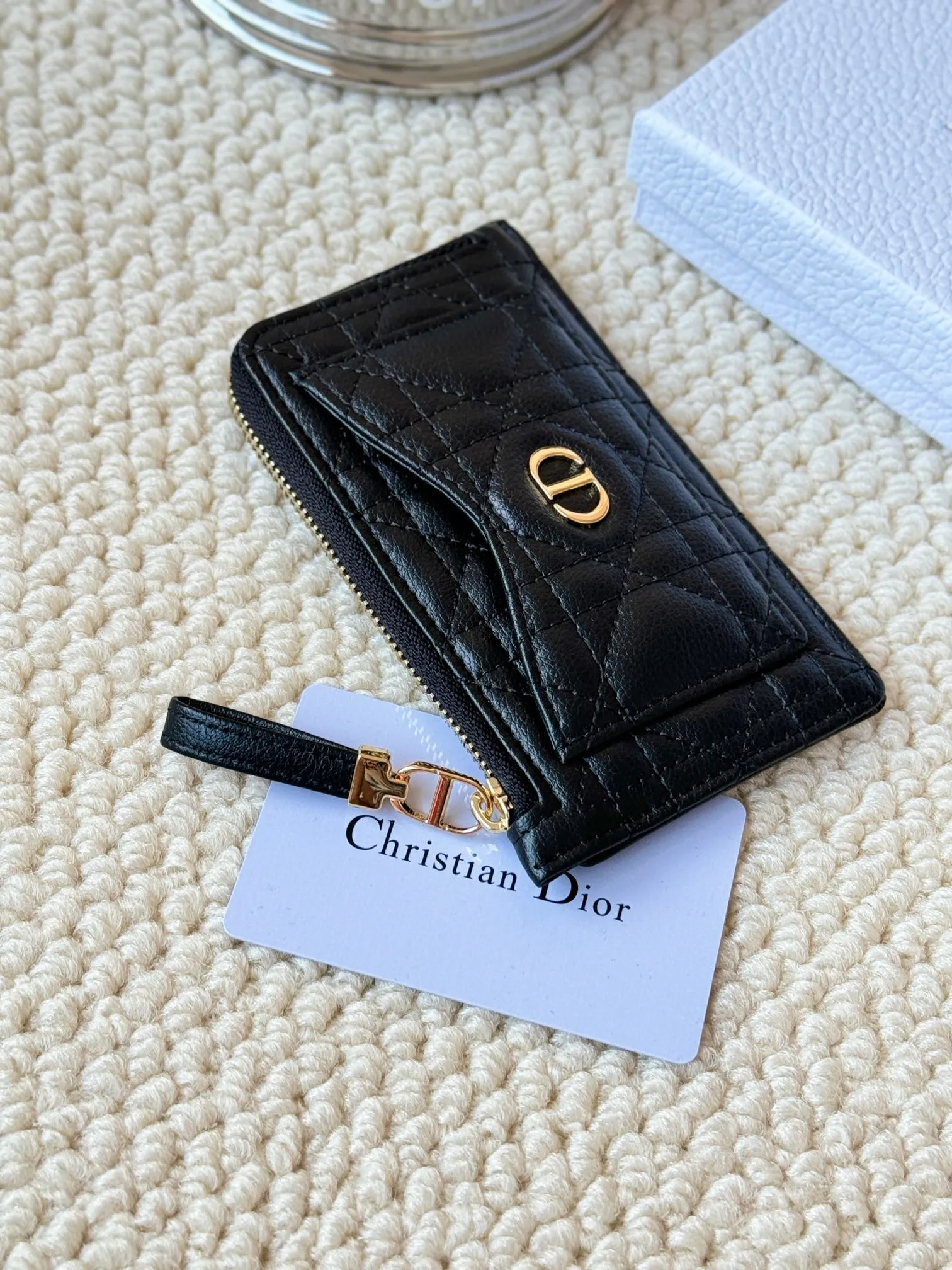 💰160Lady Dior Card Holder Sand color wallet I bought for the purpose of holding a discarded bag, L-shaped opening, seven-zig card holder pull No.: S5131 There are too many front pockets to hold cards. The banknotes need to be folded 40% off, 30% off can be placed but it has a zipper. The size is 13.5*8.5*1.5 cm. The Dior card holder meets my various needs. Compared with other styles, it is thin, compact and has a large capacity. There is no conspicuous big LOGO, it will not scratch when placed in the bag, and it is relatively low-key and classic. There is a special place for access control cards, so you don’t need to mix them with bank cards. When I used to swipe access control cards, I couldn’t swipe them because there were too many cards, so I had to take out the access control cards separately. There is a zipper, so you don't have to worry about putting important things out, and the zipper is half-open, so it's more convenient to put things in and take things out than having only one side.