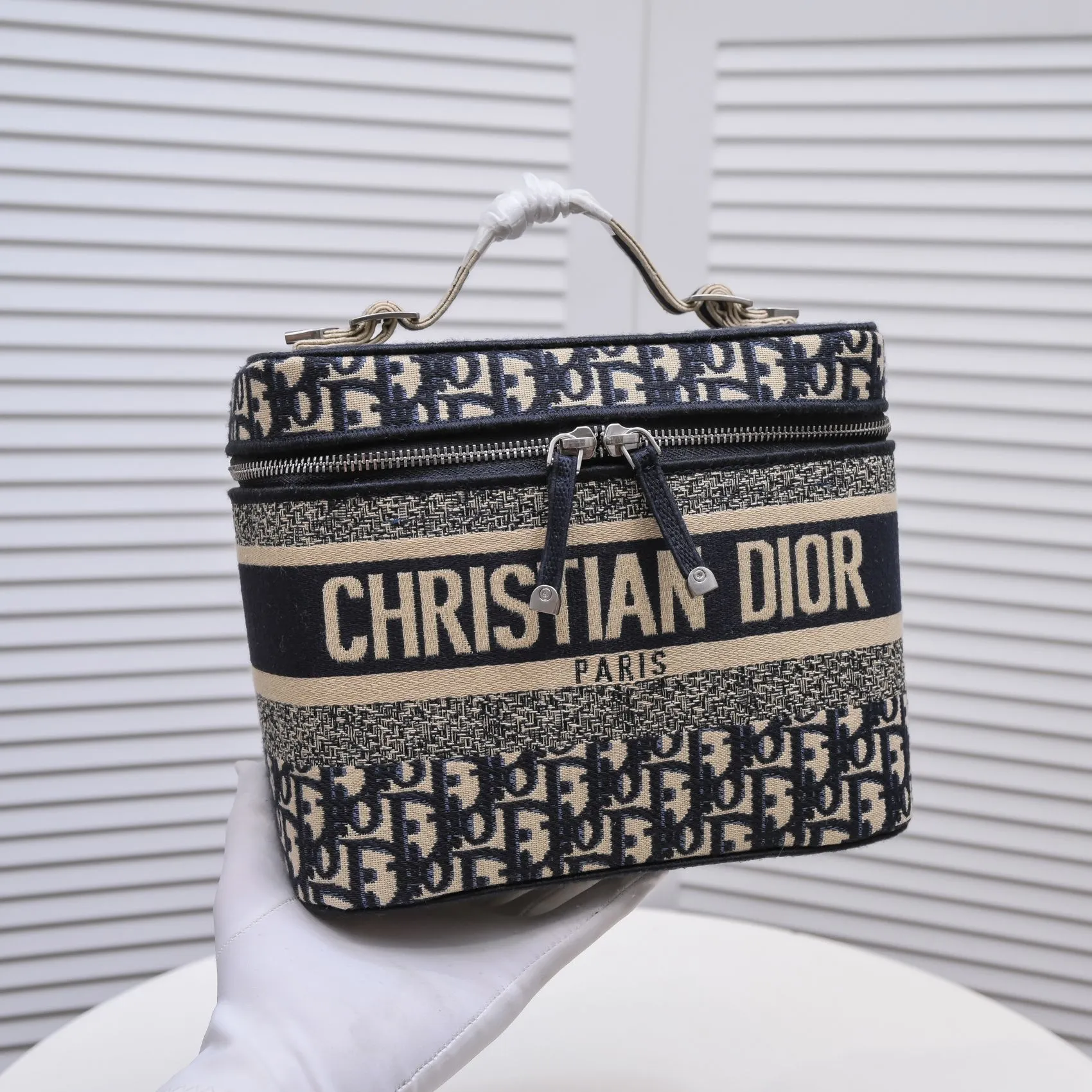 💰420￥Large size🔥🔥Dior DIOR old flower embroidery 2020 most popular cosmetic bag shipped - super large capacity can hold a lot of things, a must-have when going out - 😍25x 19.5 x 14 cm