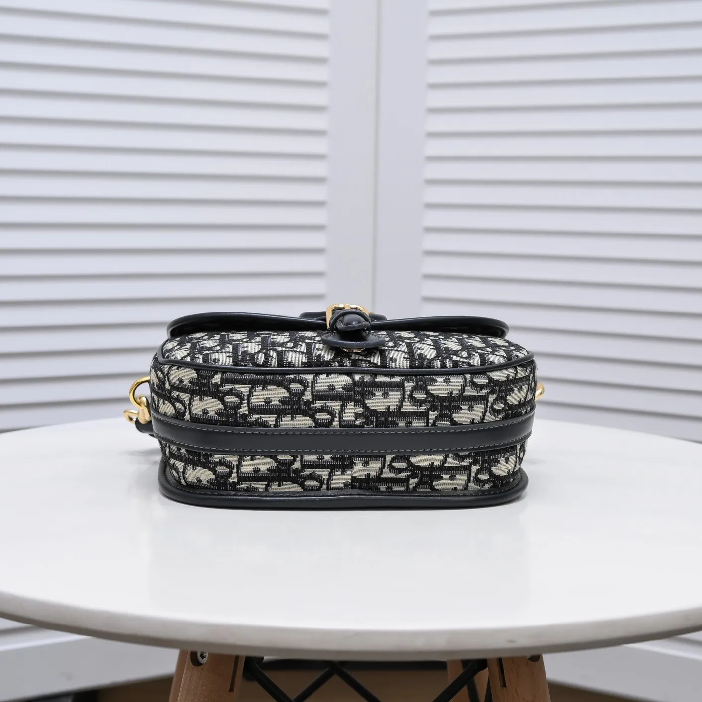 💰400￥With box Large size original order quality, Dior tofu bag❤ Dior BOBBY 2020 Early Autumn New Retro Bag Retro Presbyopia texture, stiff bag body hardware is aged to add a retro feel, not easy to wear Large size: 22.17.6 Presbyopia series
