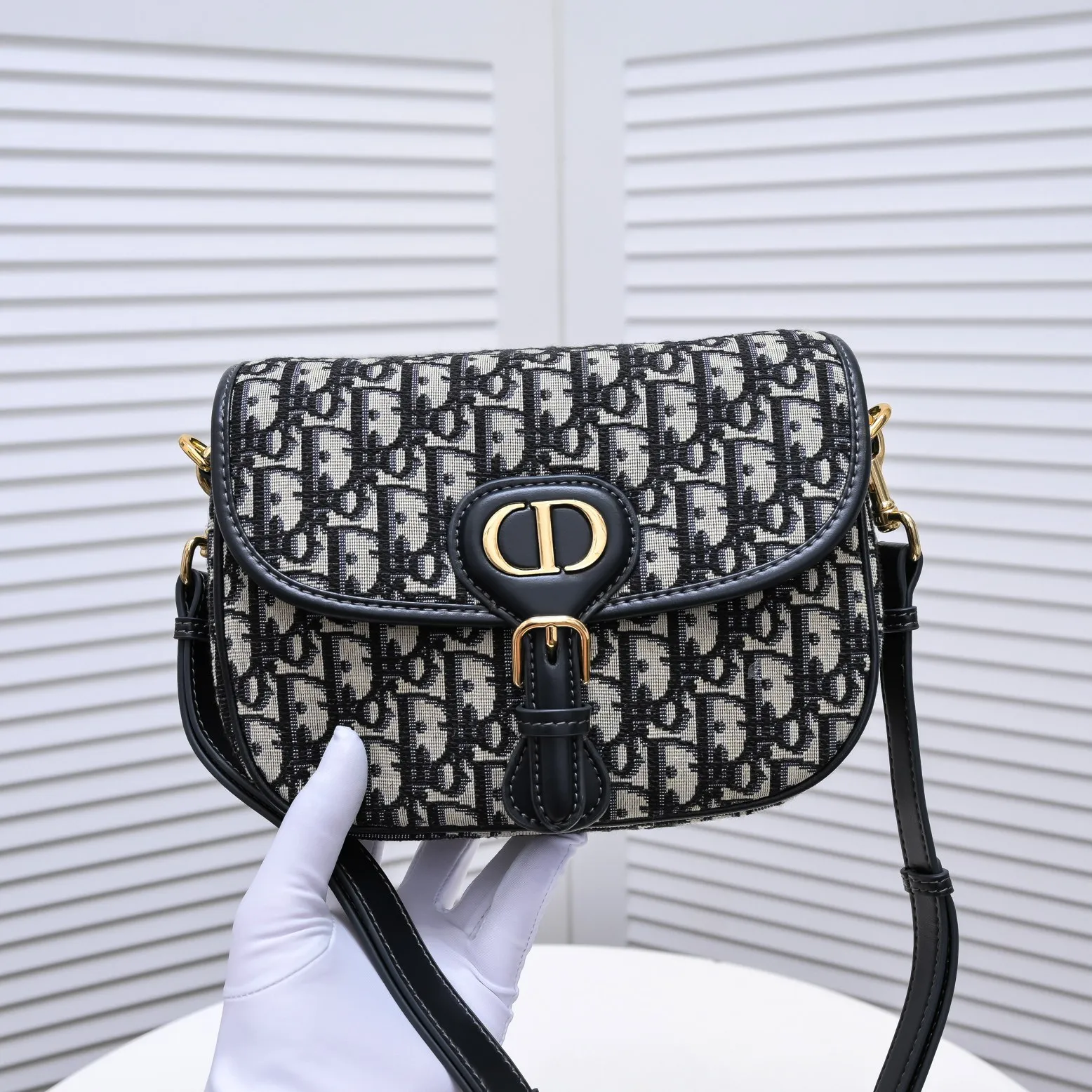 💰400￥With box Large size original order quality, Dior tofu bag❤ Dior BOBBY 2020 Early Autumn New Retro Bag Retro Presbyopia texture, stiff bag body hardware is aged to add a retro feel, not easy to wear Large size: 22.17.6 Presbyopia series