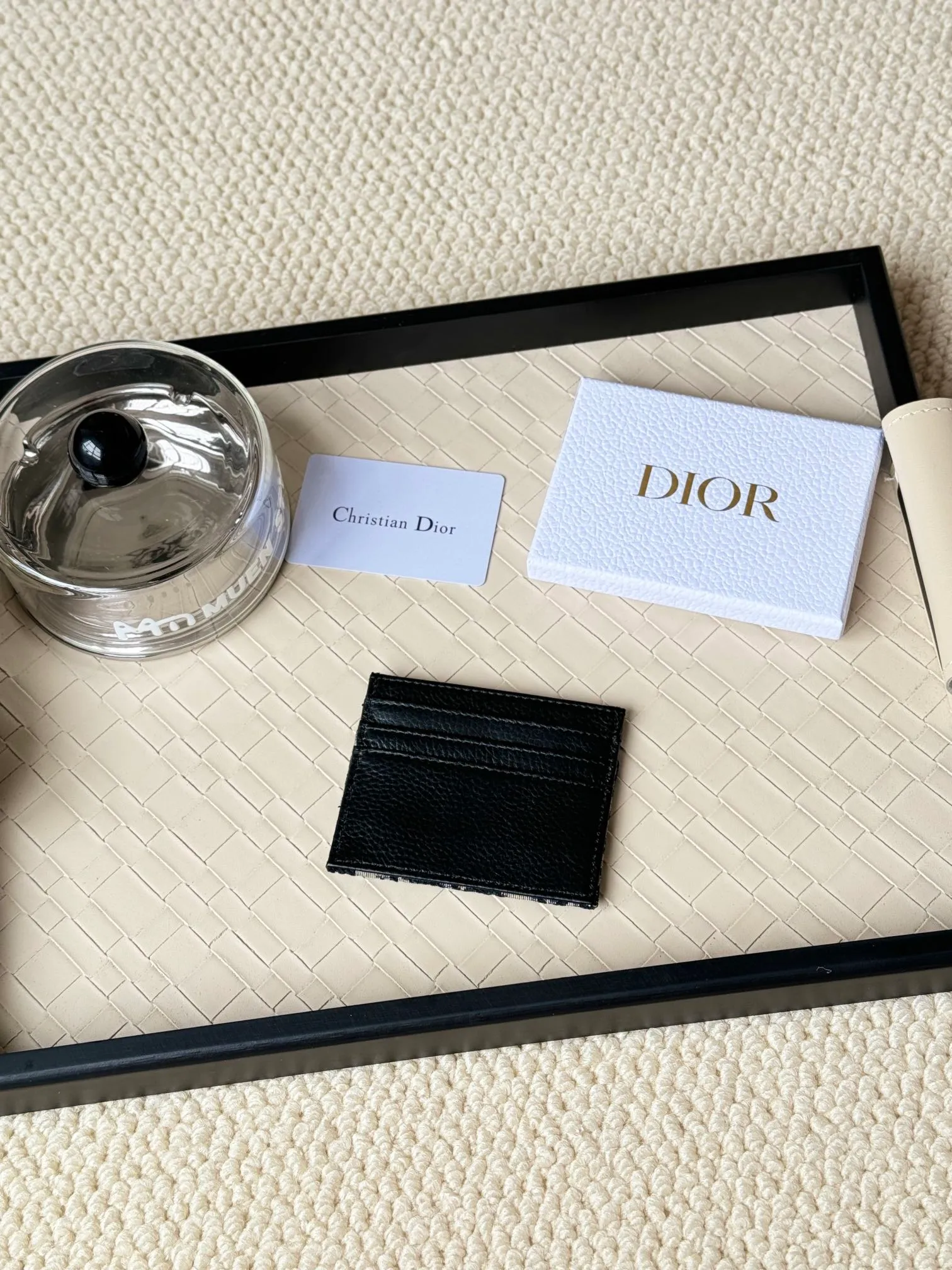 💰110 Men's Dior card holder is elegant and refined😍 Carefully made of cowhide [strong]. There are 3 card slots on each side and 1 card slot on the top, which is exquisite and exquisite in shape. Style number: CH164 Size: 10*8cm